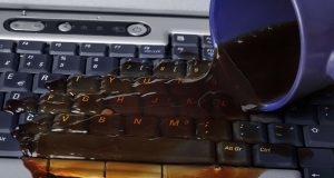 Klavyeye Sıvı Döküldüğünde Ne Yapılmalı?