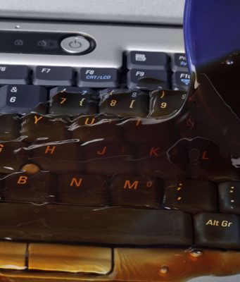 Klavyeye Sıvı Döküldüğünde Ne Yapılmalı?